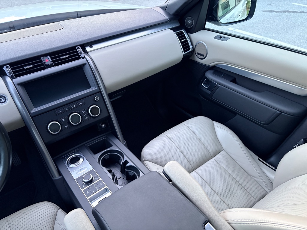 2020 Land Rover Discovery Landmark Edition - Photo 15